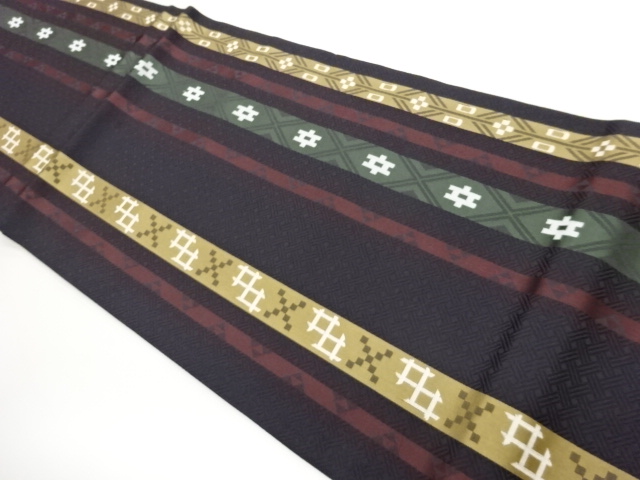 縞に幾何学模様織出し開き名古屋帯（額縁仕立て）